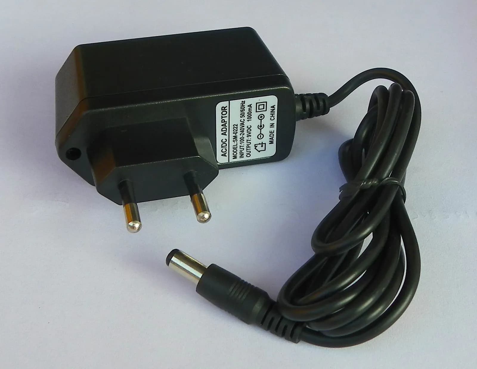 AC/DC POWER ADAPTOR 9V 1A