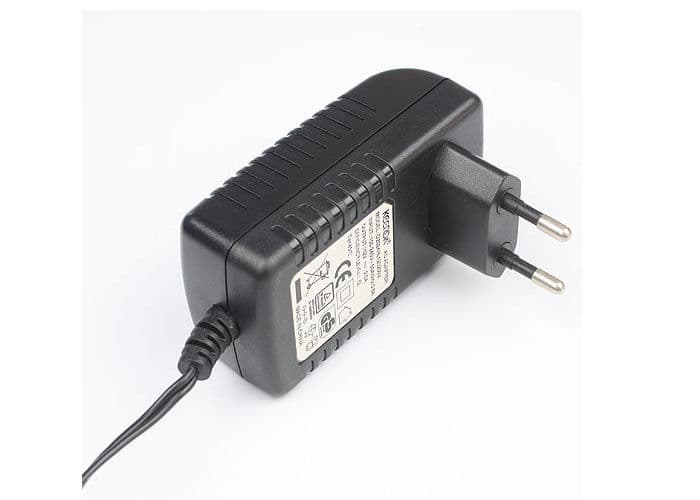 AC/DC Power Adapter 9V - 2A — image 1